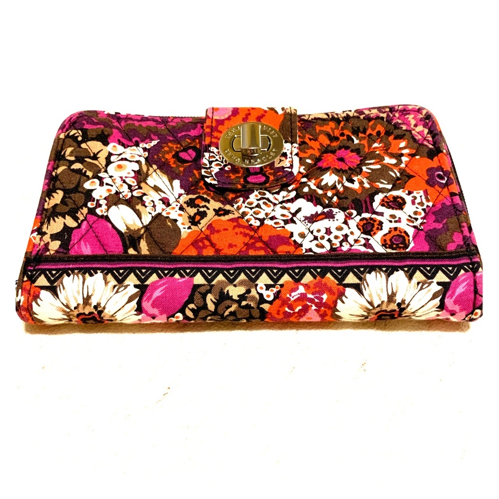 Vera Bradley 🌸 Iconic RFID Turnlock Wallet EUC 🌷